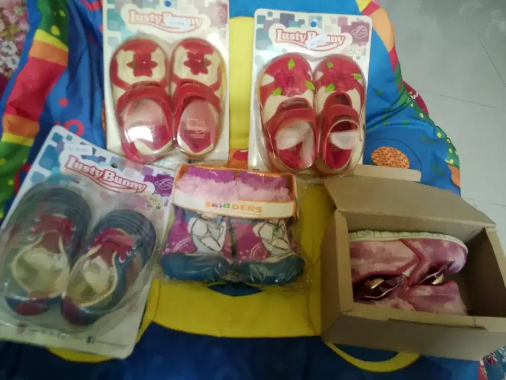 New sepatu balita harga perpasang