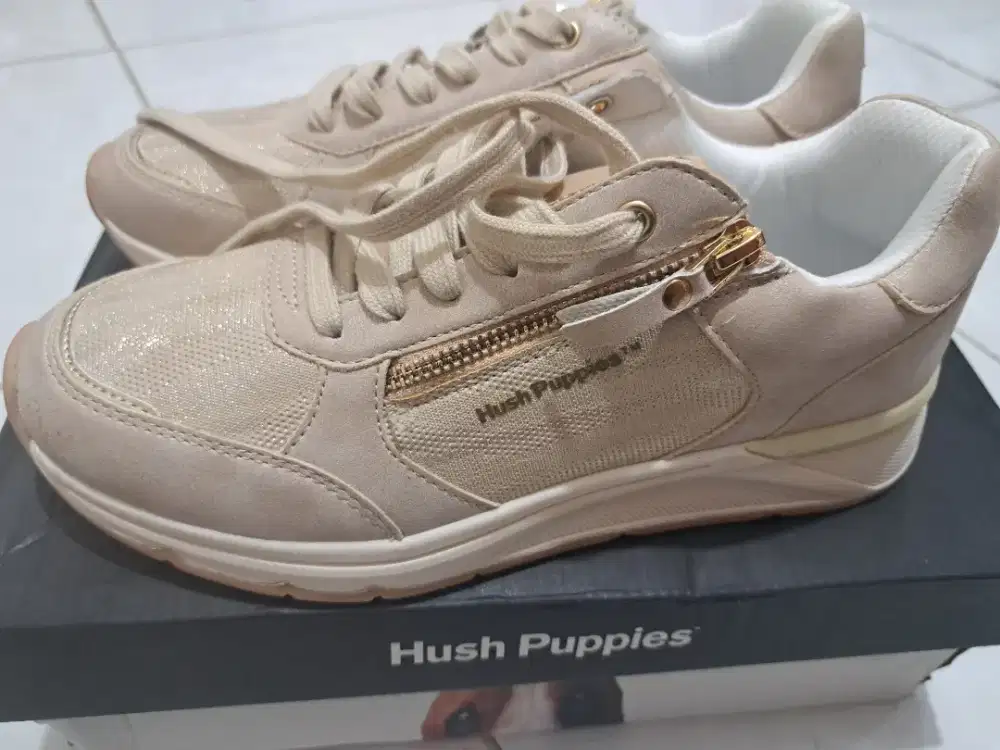 Sepatu hush puppies