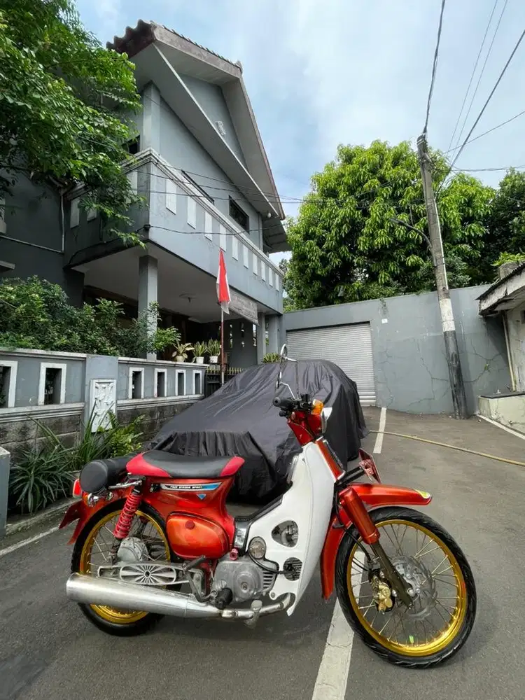 Honda C70 peninggaln Alm. Bokap