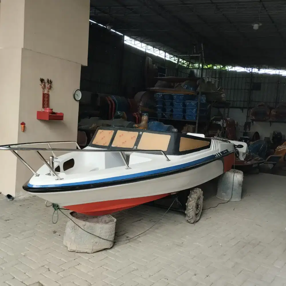 Dijual speedboat fiberglass baru