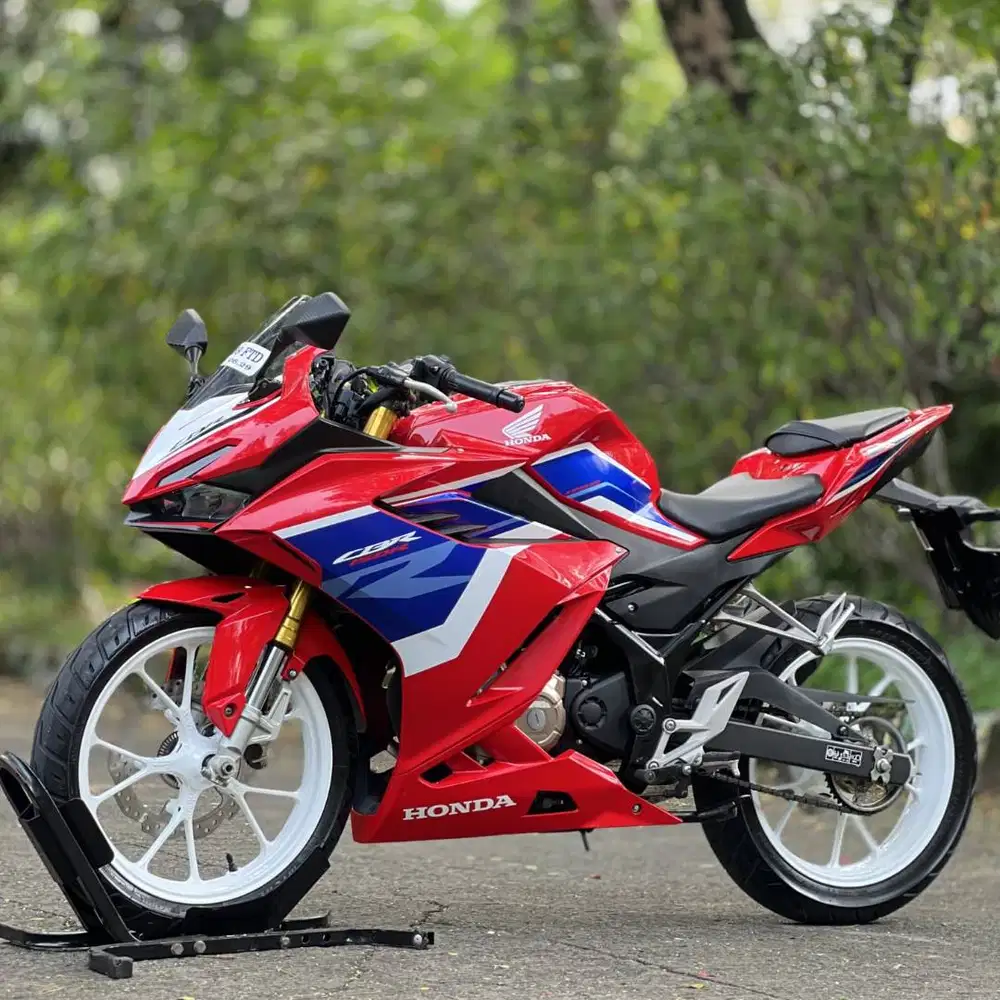 HONDA NEW CBR 150R ABS TRICOLOR 2023 KM 2K PAJAK ON FULL MULUS
