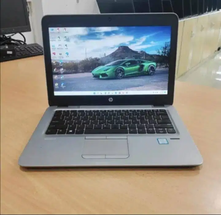 HP EliteBook 820 G3 i5 Gen 6 | RAM 8GB SSD 256GB | Compact & Kencang