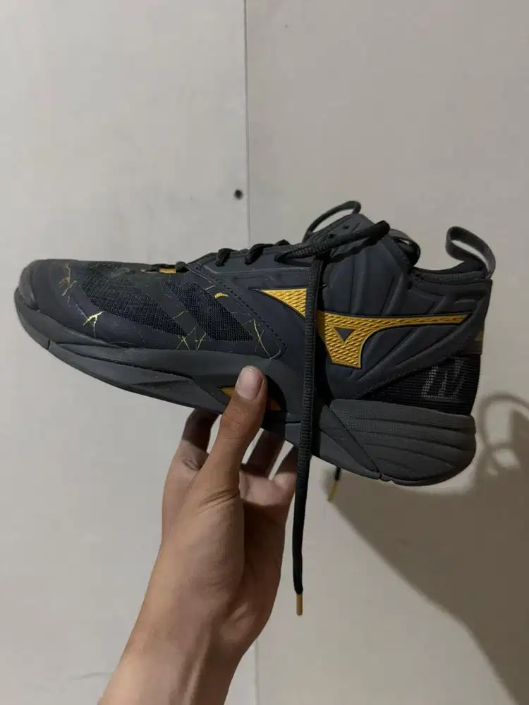Sepatu Volley Mizuno