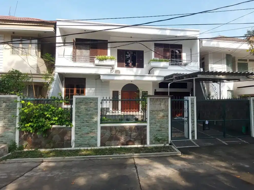 Dijual rumah asri dengan area bebas banjir di Danau Indah Sunter dalam Cluster