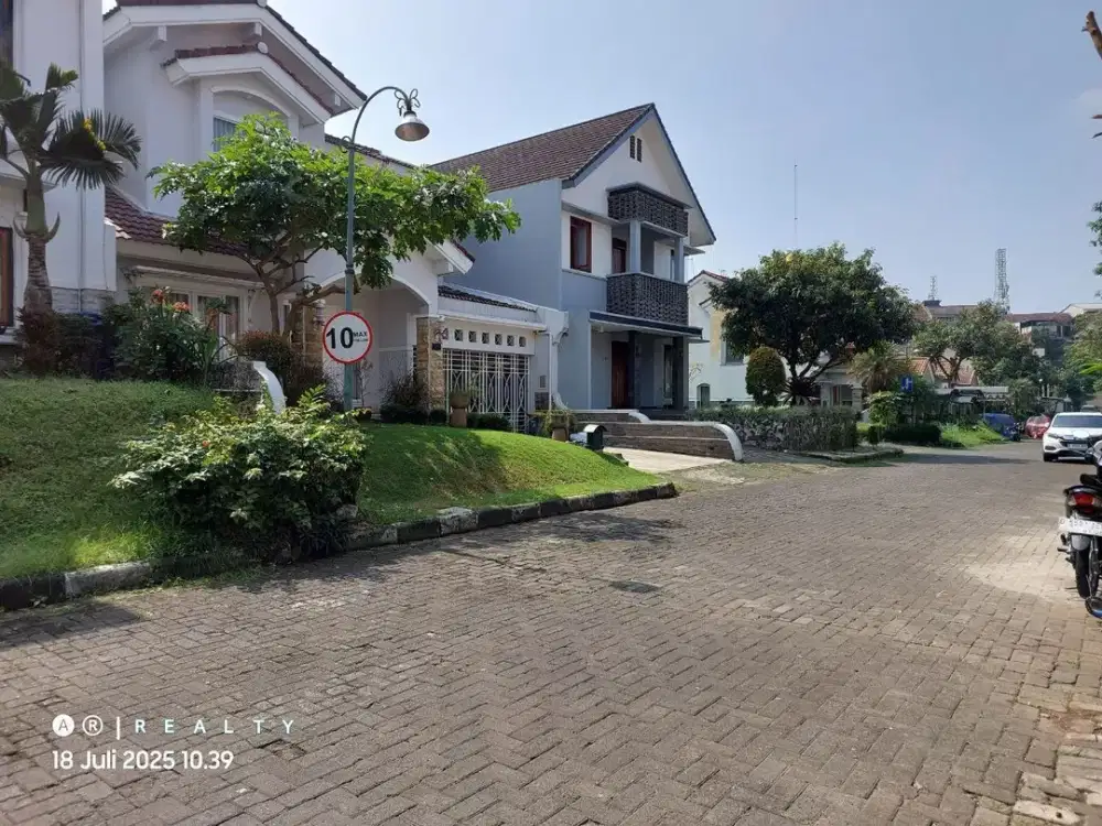 HUNIAN EKSKLUSIF di Kawasan Elit Alamanda Tubagus Ismail Dago Bandung