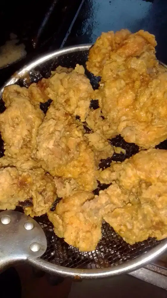 Dibutuhkan segera lowongan karyawan penjaga outlet makanan