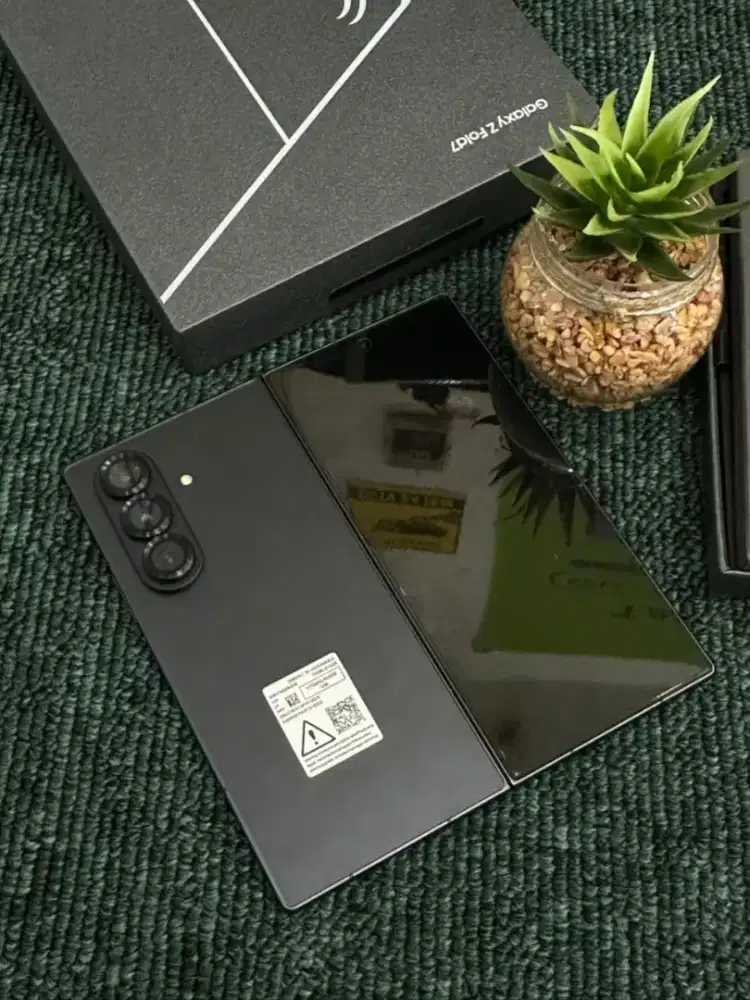 samsung z fold 7 12/512gb like new. mulus garansi panjang.