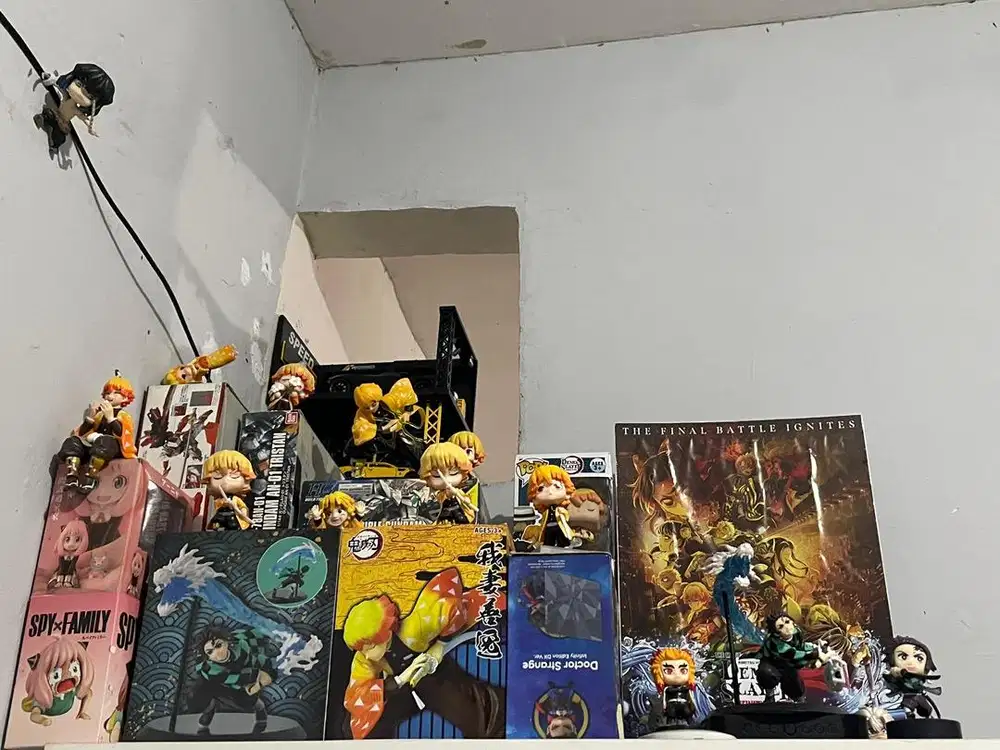 Jual set action pigure zenitsu