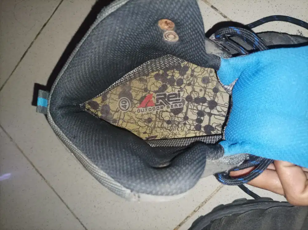 sepatu hiking arei UK 40