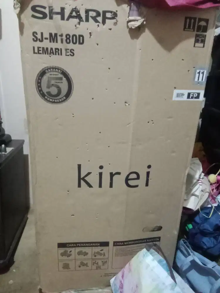 Dijual kulkas Kirei Sharp baru