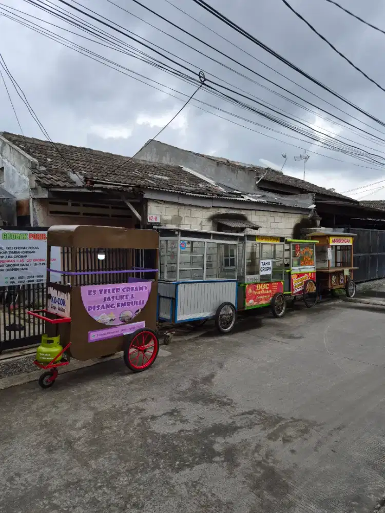 gerobak gorengan/ ayam goreng/ mie ayam/ nasi uduk/ tahu/ es buah/ DLL