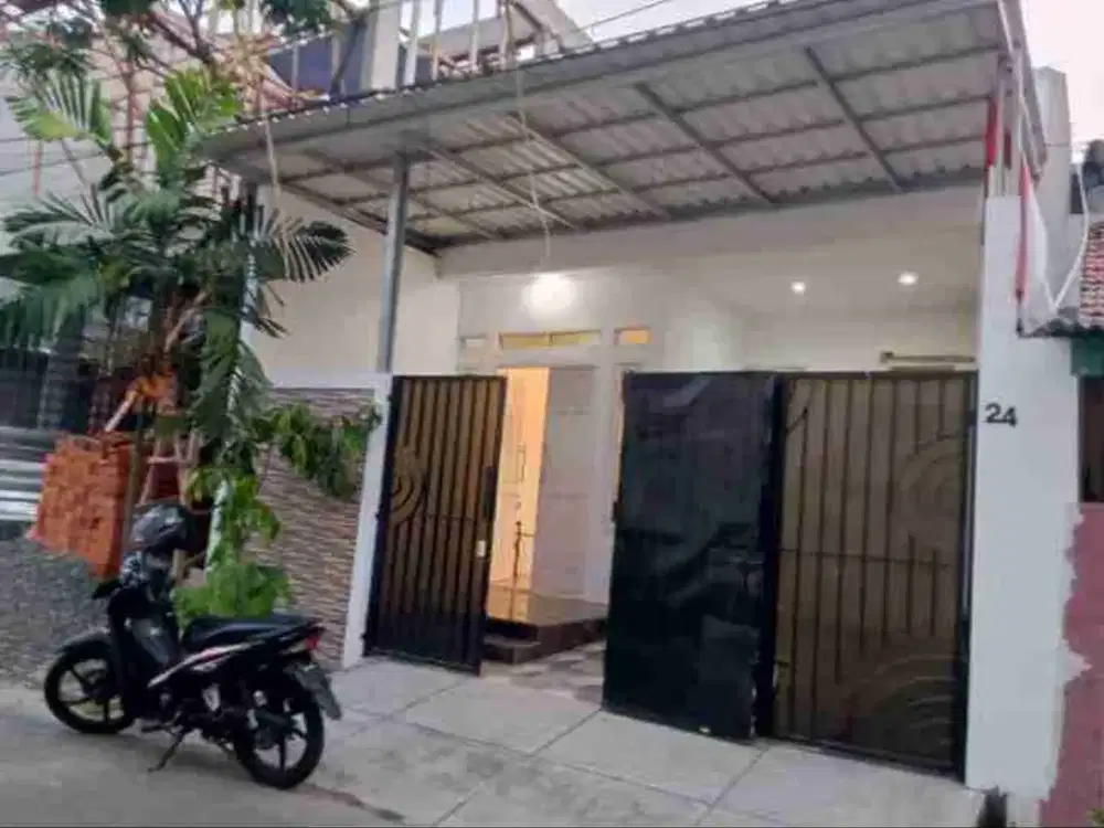Rumah Dalam Komplek Ada Kolam Renangnya di Rawamangun