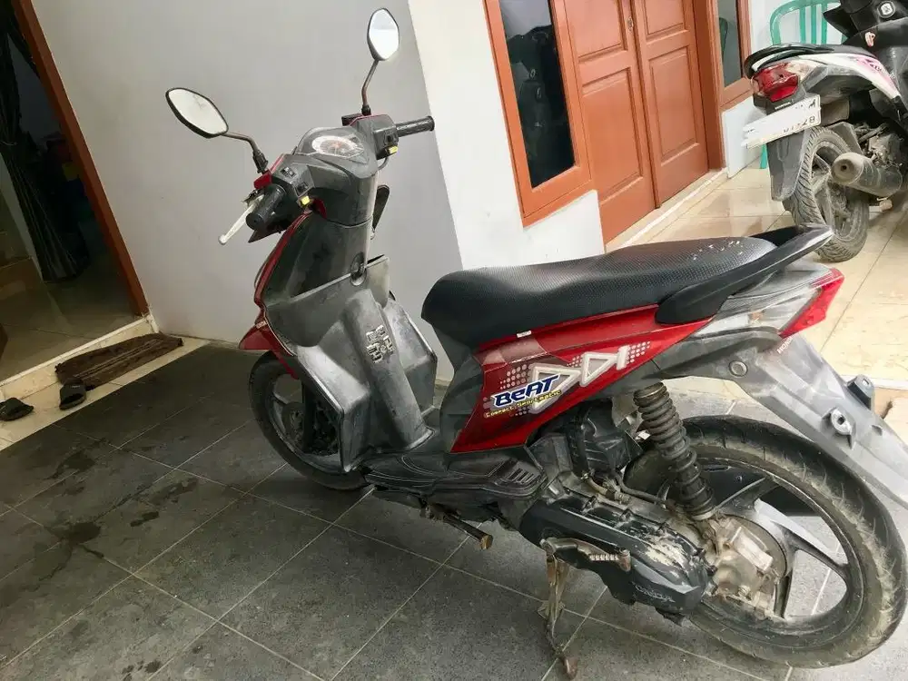 Honda Beat Karbu Merah 2011 - Mesin Oke - Murah