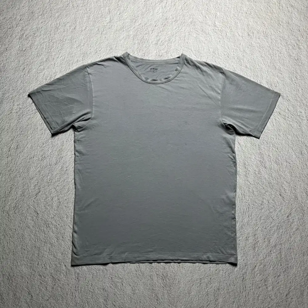 T-SHIRT UNIQLO AIRSM BAJU POLOS KAOS ORIGINAL