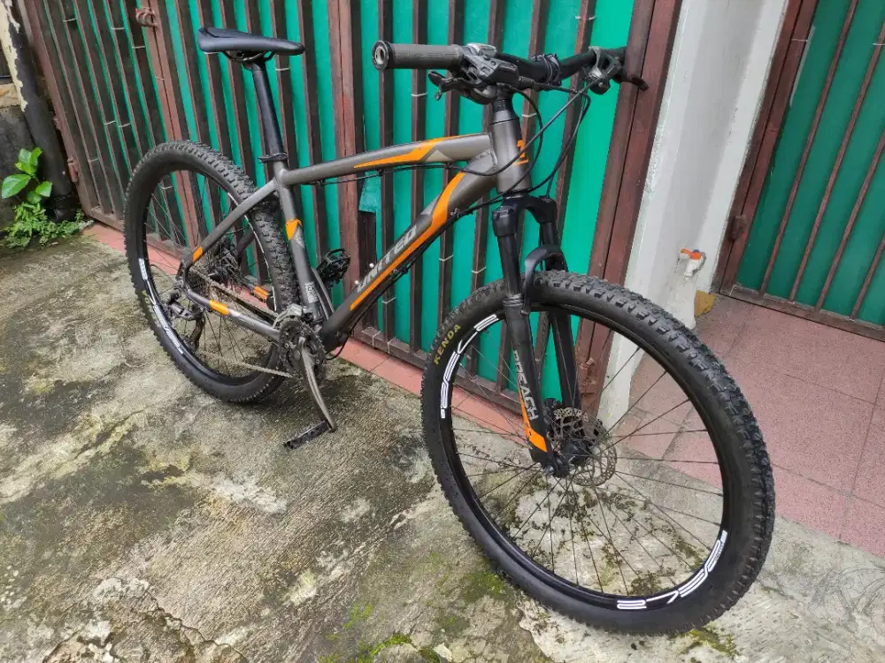 Sepeda MTB united Detroit 2.00 ban 27.5