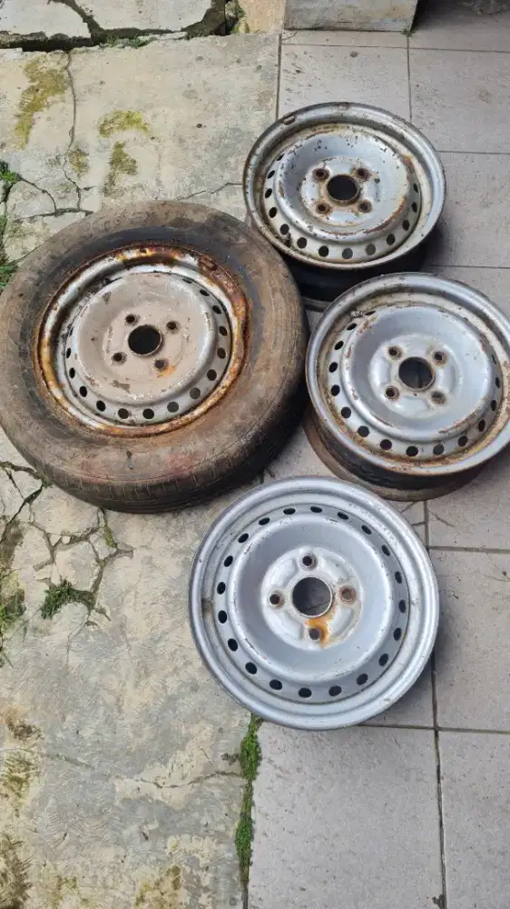 Velk ukuran 14 lubang 4  ada 4 minus yg ada bang nya ada bekas congkel