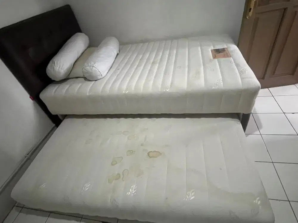 Dipan dan kasur romance