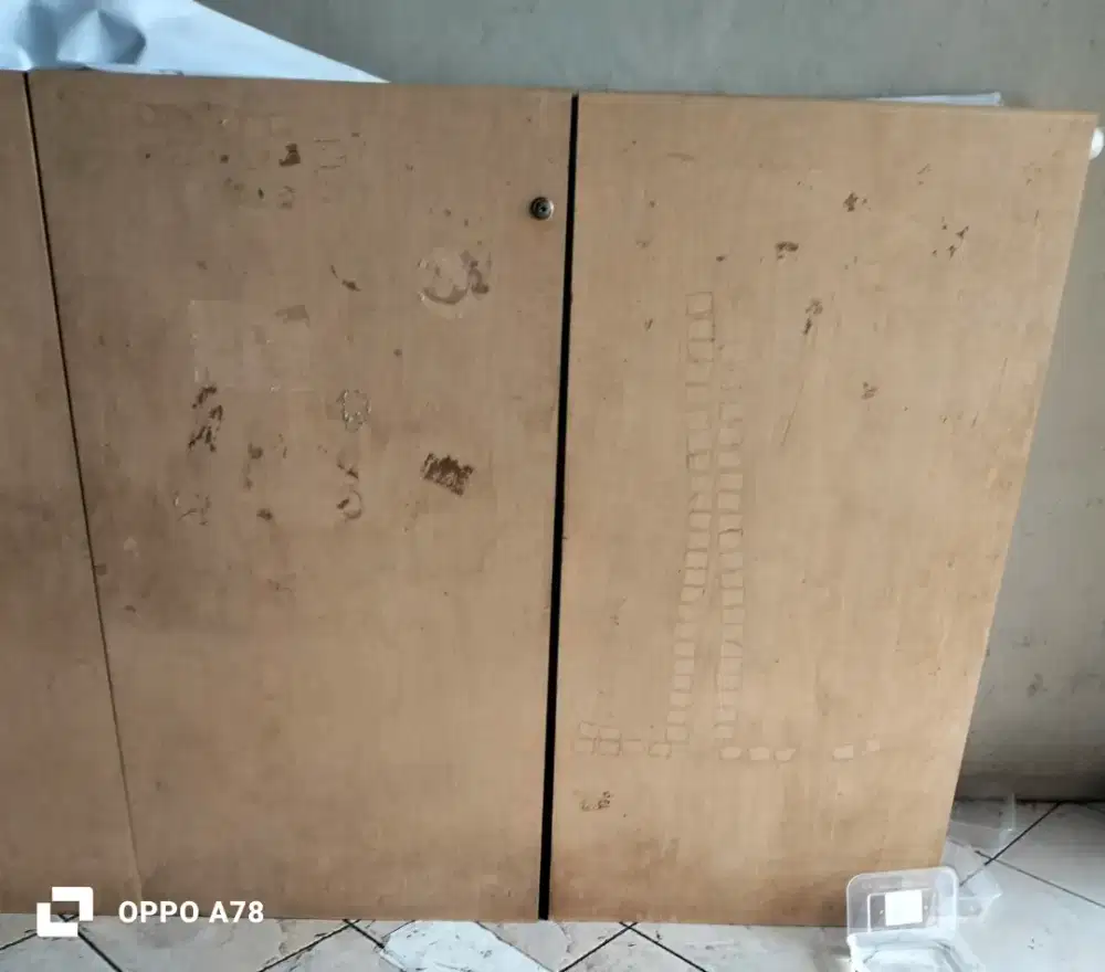 2 lemari pakaian+meja laci+budget TV