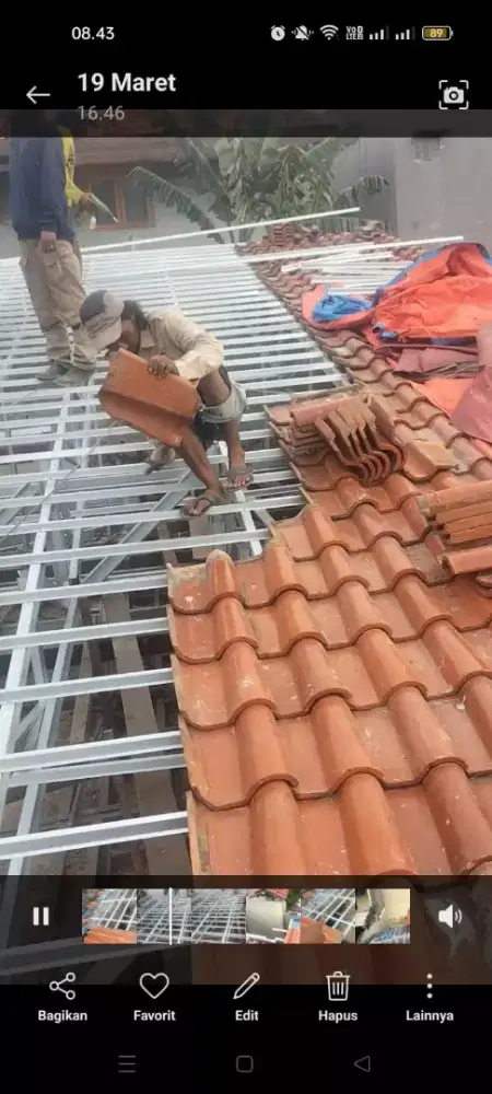 Tukang dan perbaikan atap bocor