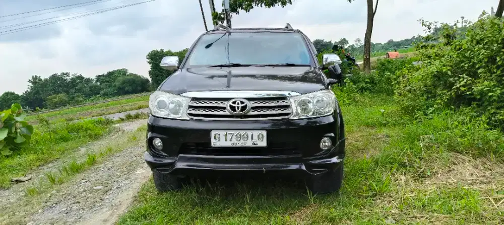 Fortuner bensin warna hitam