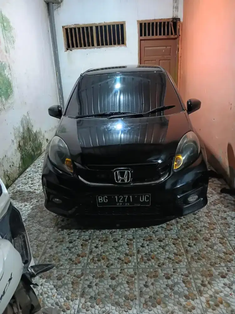 Brio E 2016 hitam