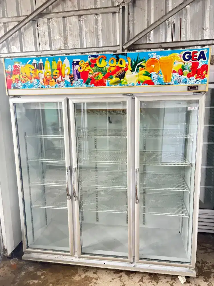 Showcase 3 pintu GEA