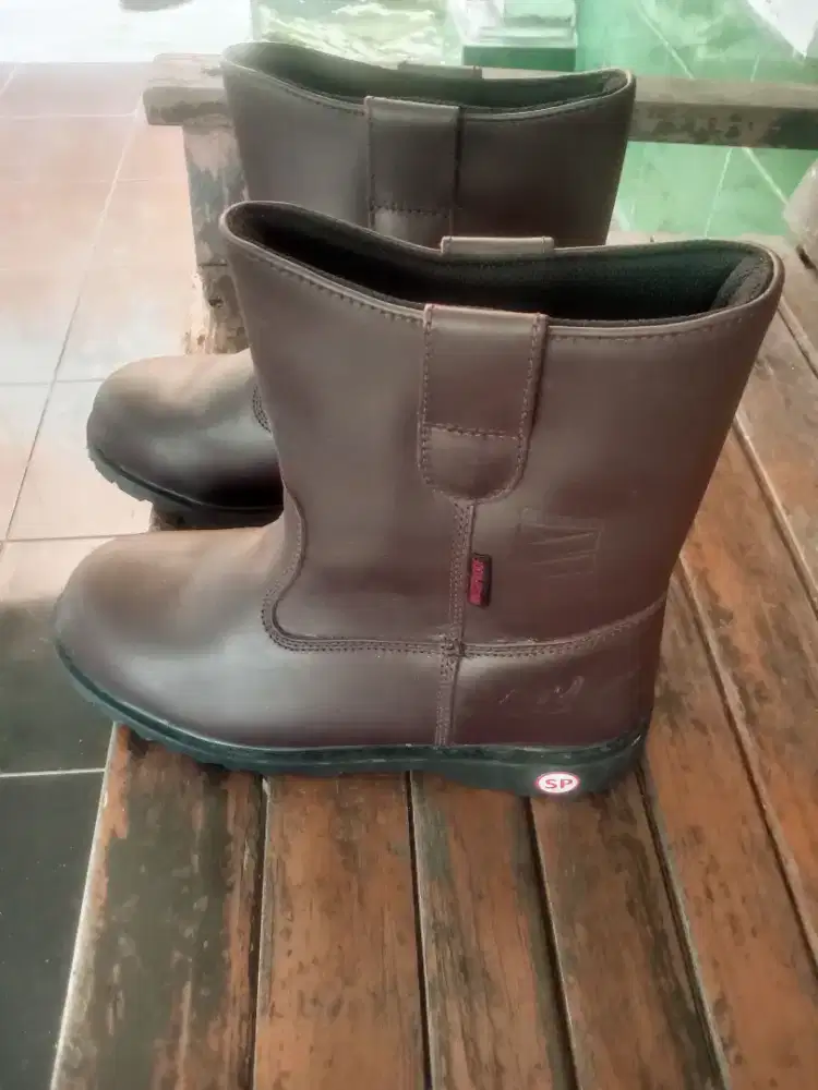 Sepatu safety utk lapangan