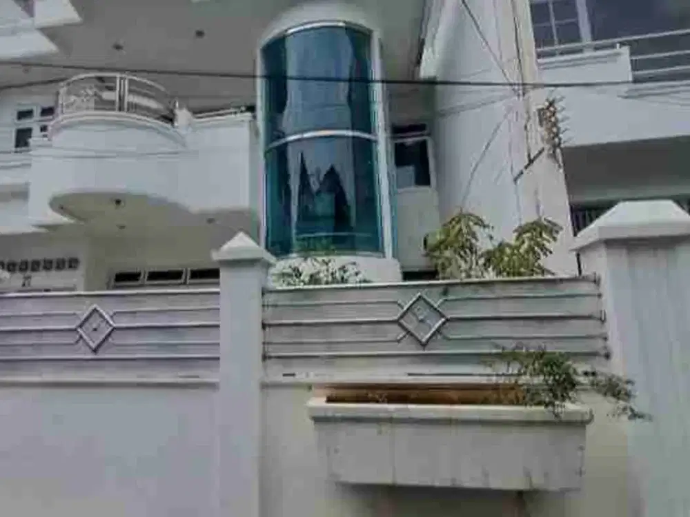 dijual rumah lokasi strategis
