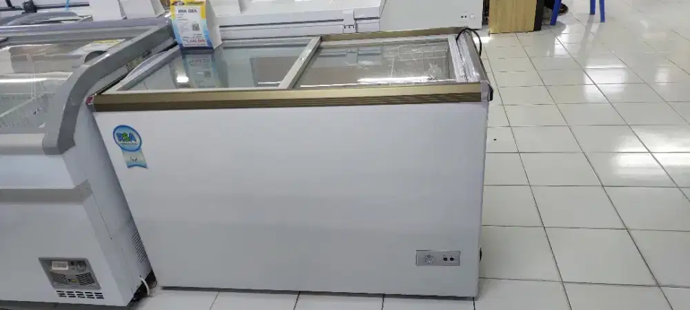 Freezer Box Gea 320L Kredit DP 0 Syarat KTP Saja