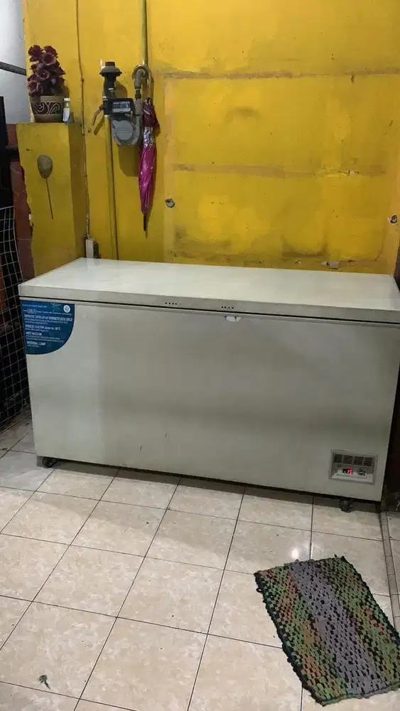 FREZER BOX MERK GEA 500L