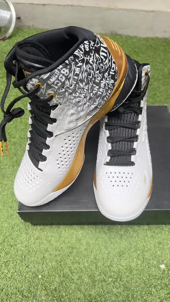 UNDER ARMOUR CURRY 1 UNANIMOUS