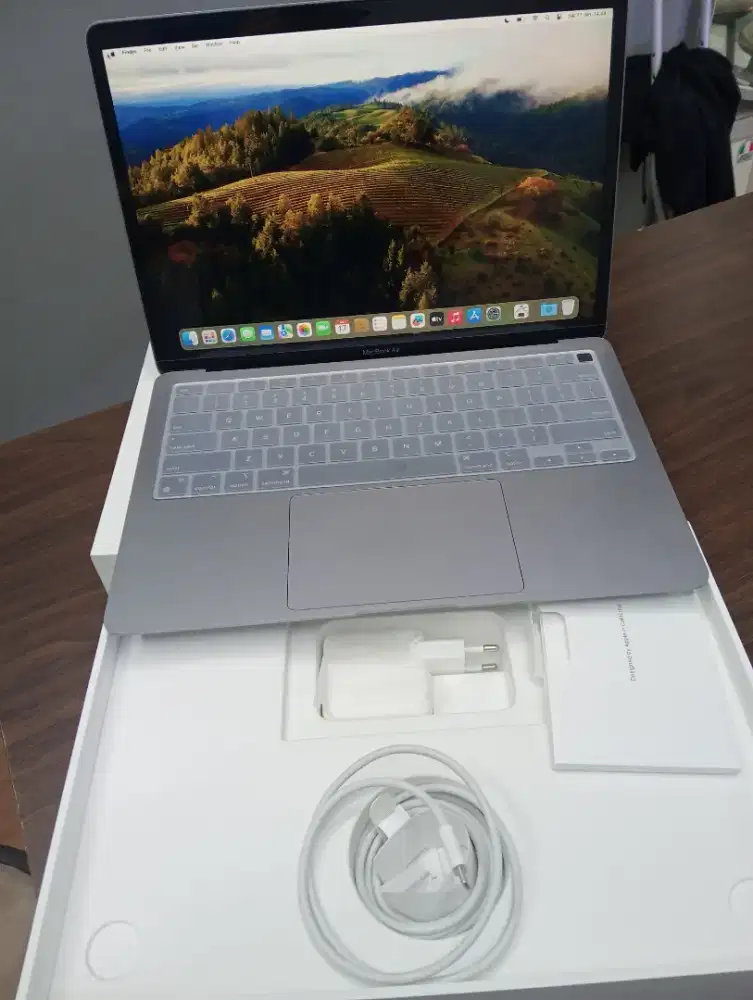 NEW Macbook AIR M1 13inchi 256GB iBox