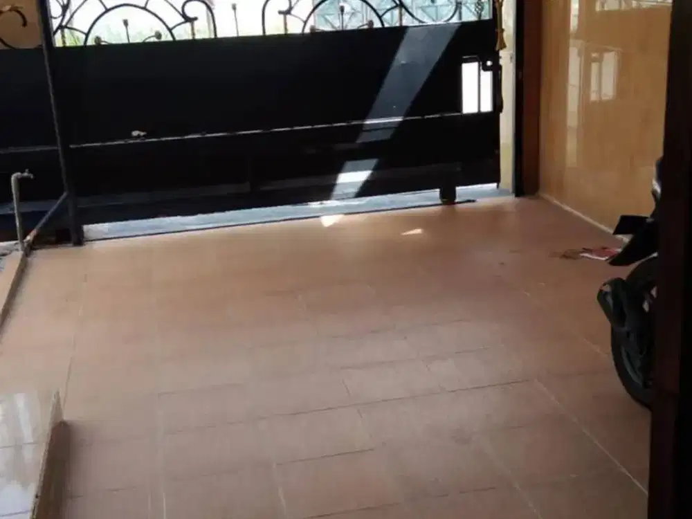 RUMAH MANYAR KERTOADI, SIAP HUNI, ROW 3 MOBIL, GARASI 7 MOBIL