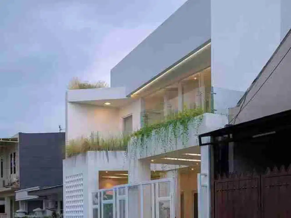 JUAL Rumah 2,5 lantai di Simpang Darmo Permai, Surabaya.