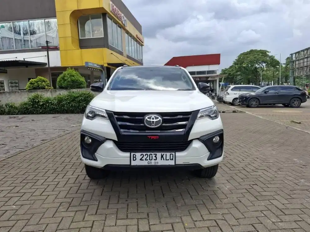 TOYOTA FORTUNER VRZ TRD AT 2017 PUTIH PROMO MURAH DP MINIM