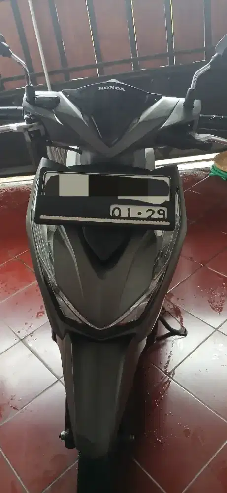 Beat Deluxe Abu-abu 2023