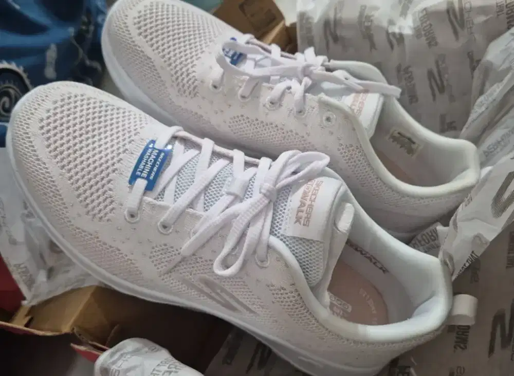 sepatu skechers go walk joy