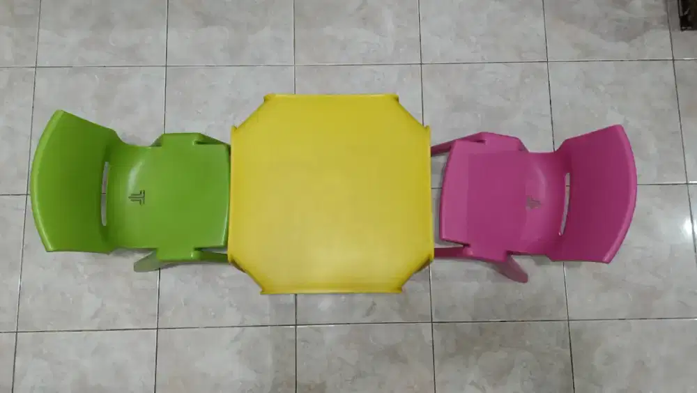 Prelove meja dan kursi anak paud