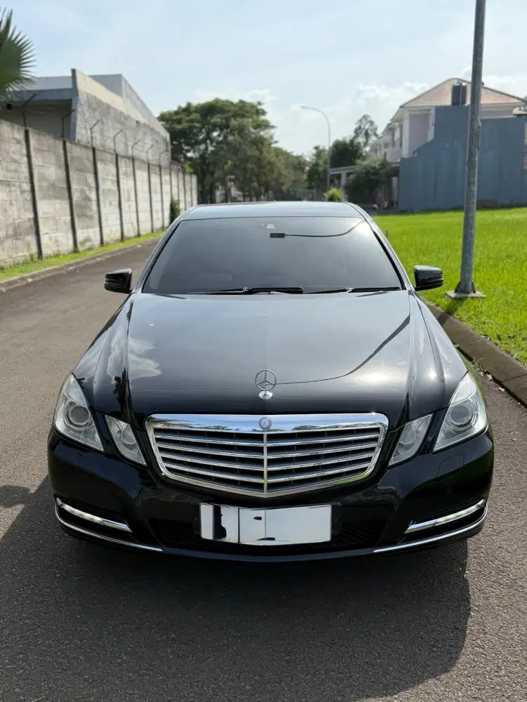 E300 Elegance 2011 seperti dari Dealership