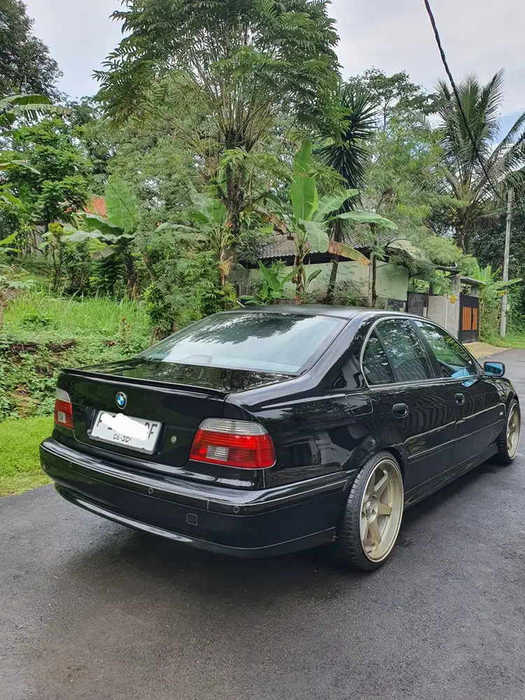 BMW 530i 2003 Bensin