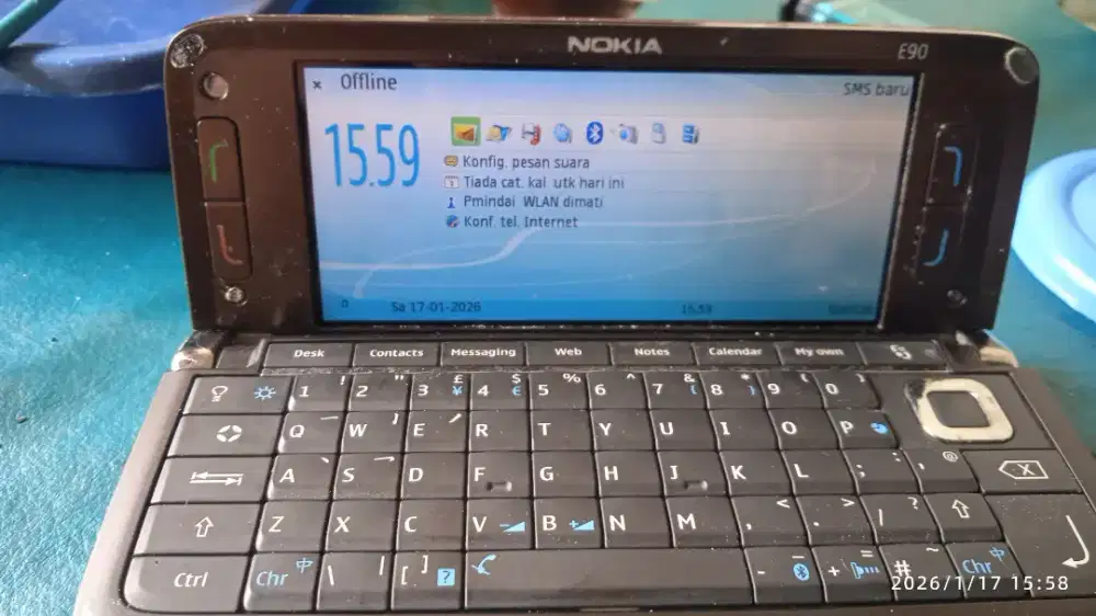 Handphone Nokia E 90