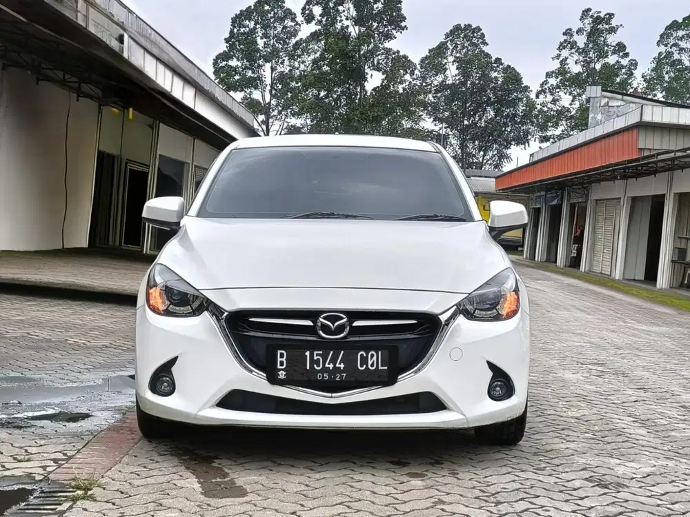 Mazda 2 R SkyActiv 1.5 At 2016 
Warna Putih
Km 28rb 
Pajak Mei 2026