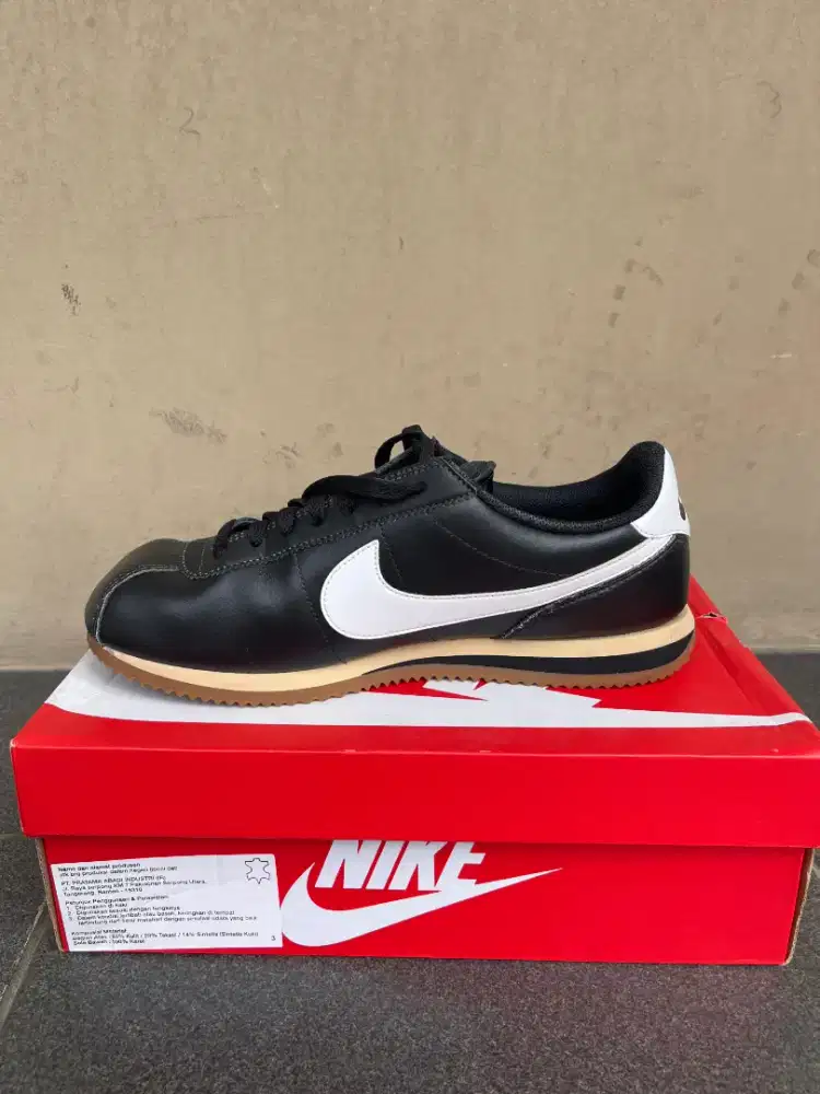 Sepatu nike cortes