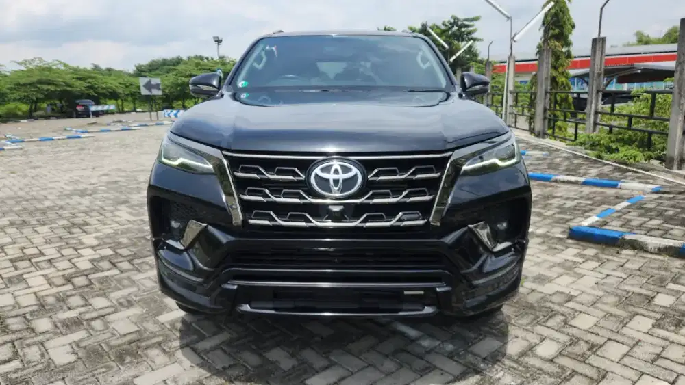 For SALE - Toyota Fortuner 2.4 AT GR Sport Diesel  2021 akhir-