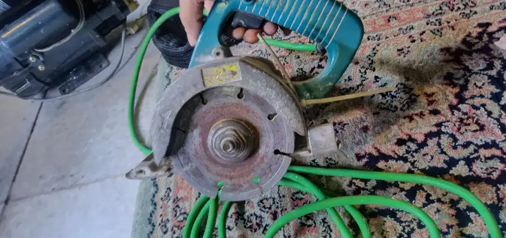 Dijual cepet aja mesin pemotong keramik makita 4100NB