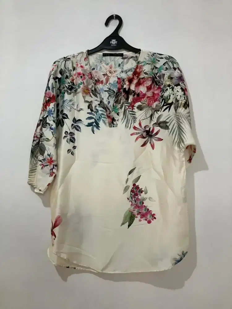 Blus Motif Bunga Brand Z*r@