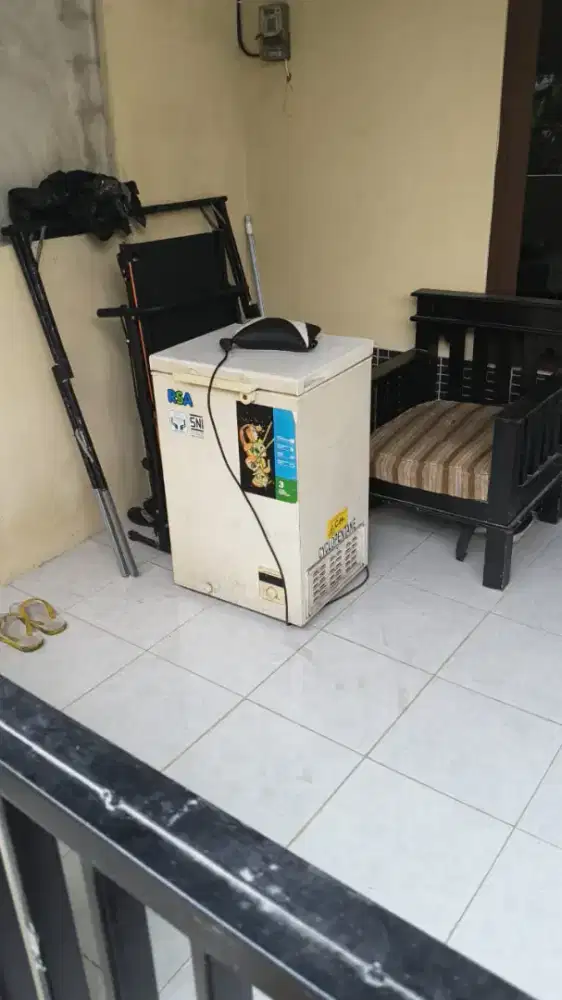 Freezer mini muat 96L