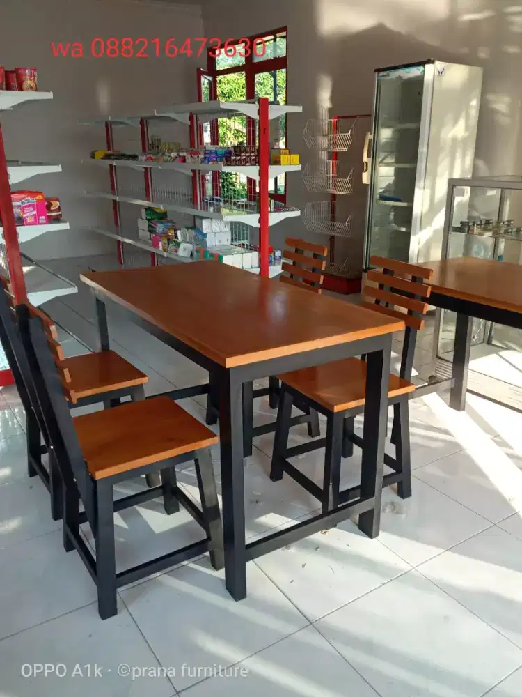 Meja kursi cafe resto ngopi dan makan