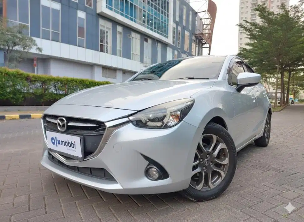 DP RINGAN Mazda 2 1.5 R Bensin-AT 2017 Silver CPFJB
