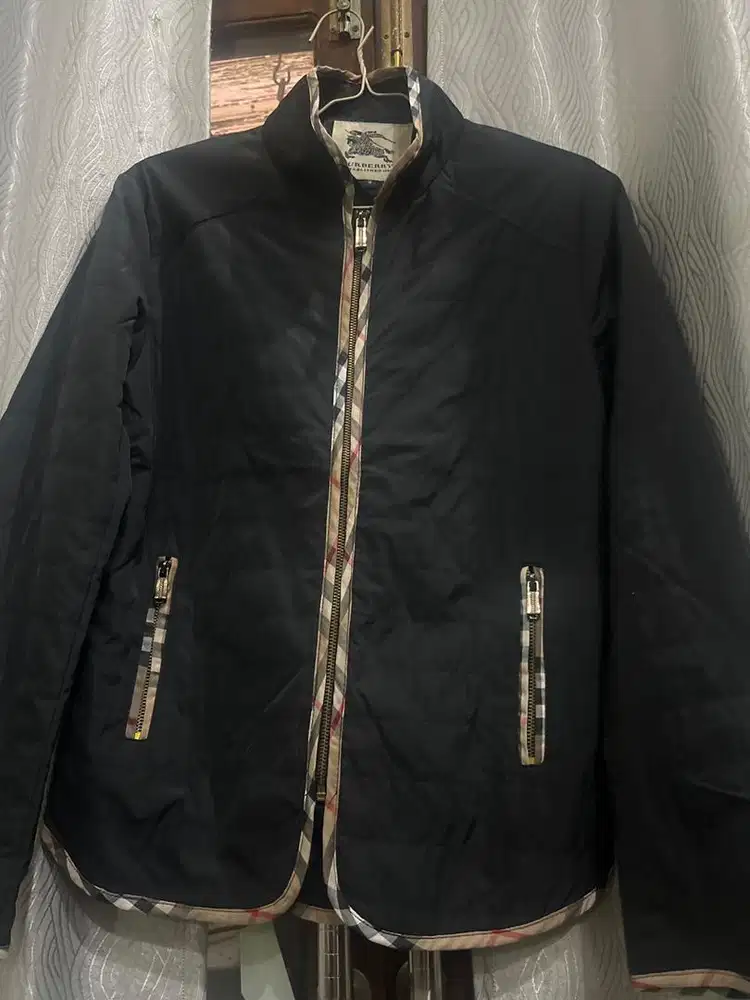jacket bomber hitam burberry